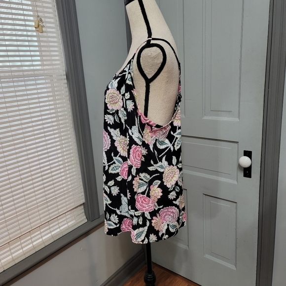 TORRID BLACK FLORAL LACED BACK CHALICE CAMI plus size 1 - Picture 3 of 7